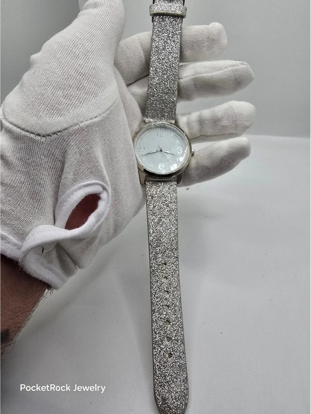Ding Feng Quartz Analog Watch White Dial Arabic Numerals Silver Faux Strap